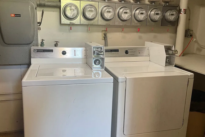 Laundry room - University Gardens Apartment close to campus
