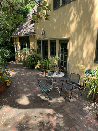 Patio - Lovely furnished room