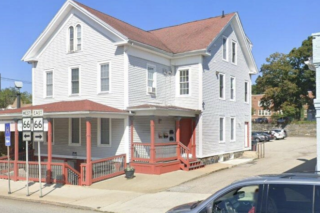 Street View of Apartment - 1009 Main Street Apartment 2