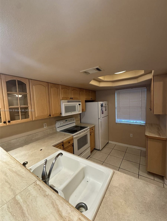 Kitchen - Updated 2BR/2BA Condo – Walk to USF!