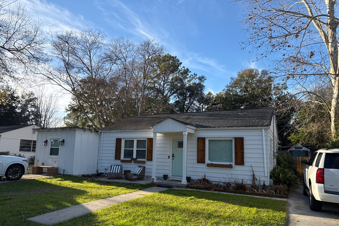 Outside street view - Riverland Terrace 3 Bed/2 Bath House