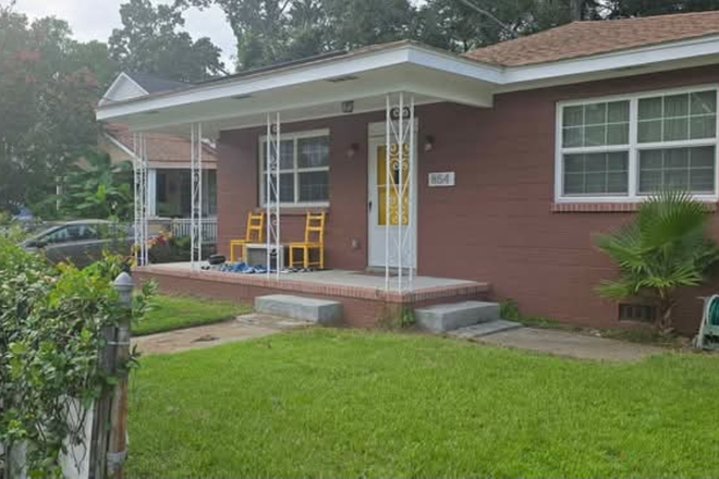 Front - 3 miles to MUSC