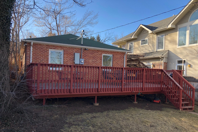 back yard - Lovely, impeccable 2 bedroom bungalow and yard on Hill House