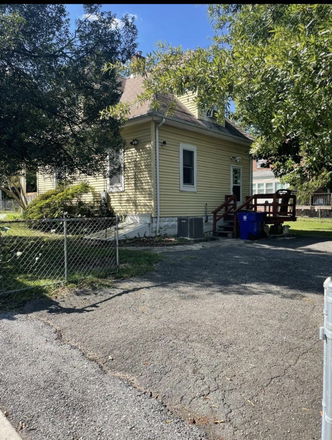 5 cars parking driveway - Private Room — 0.25 Miles from UMD House