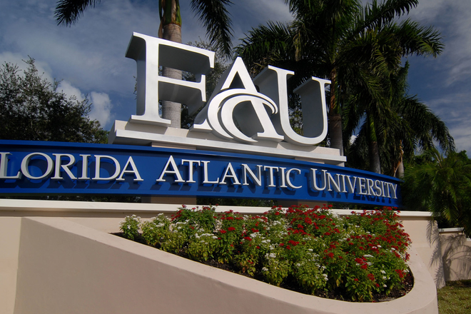 FAU Campus nearby - Beautiful 2/2 within walking distance to FAU. Bike right onto campus.