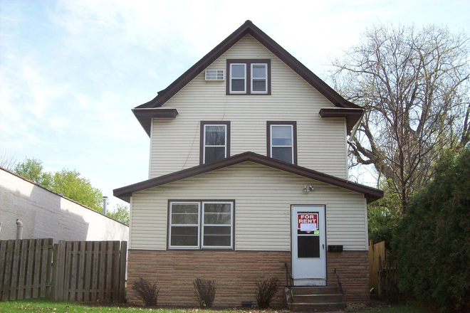 Outside View - Room available close to campus!
