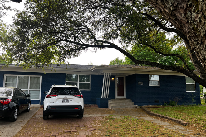 Outside street view - House close to campus