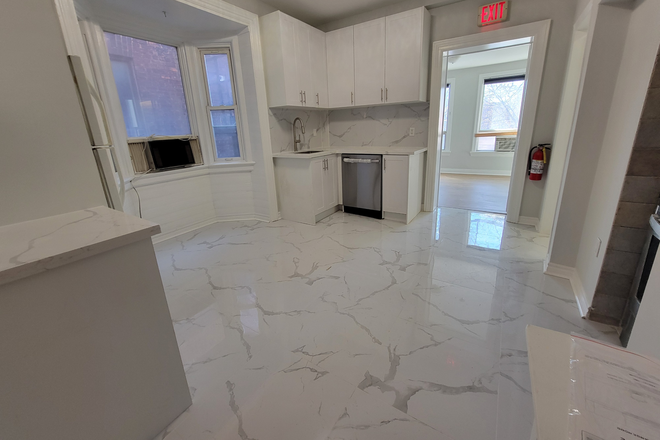 kitchen - 3 Bedroom Unfurnished apartment in Kensington Market/Chinatown/Downtown
