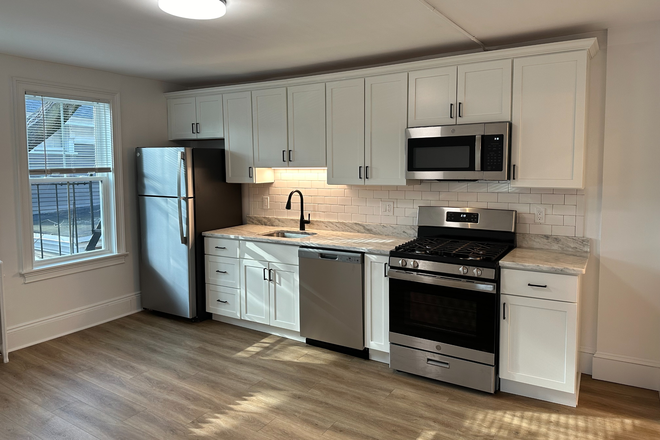 kitchen - 11 Medway Street, 1 Bed, $2200, Avail. June 1st Apartments