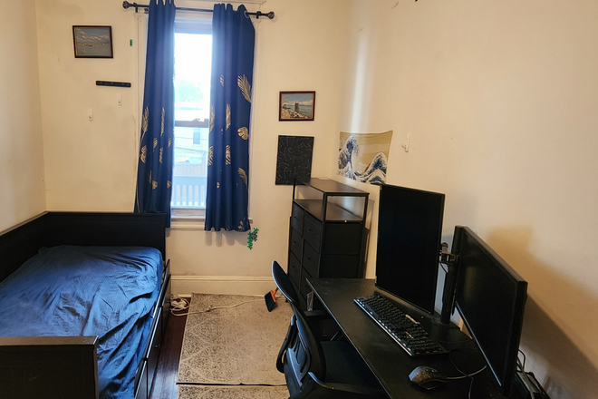 Bedroom - Shared House, bus stop with direct route to campus