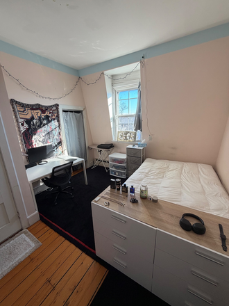 Bedroom - *1bed w/ private bath attached for sublet Jan - May (end of school year, can possibly extend)