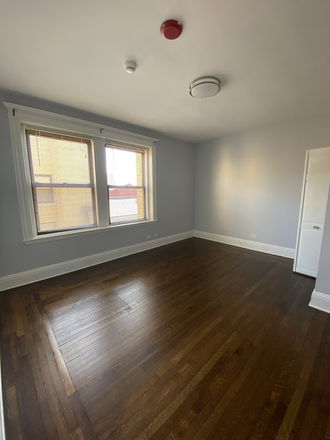 Living Space - Comm ave 1 Bed Split Kenmore Sq Condo