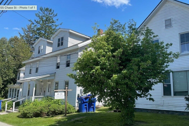 Front of Building Unit - HUGE 4BR – 4 FREE Parking Spots • Walk to UVM & Downtown