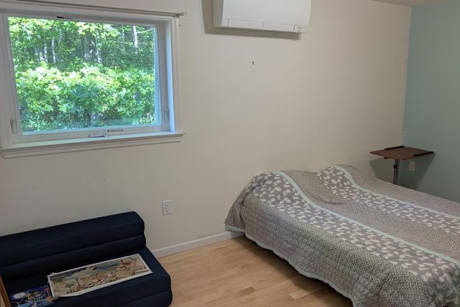 Study, second bedroom - Beautiful first floor lakeside, quiet 1-2 bdrm apartment; 6mi. from Amherst, academic