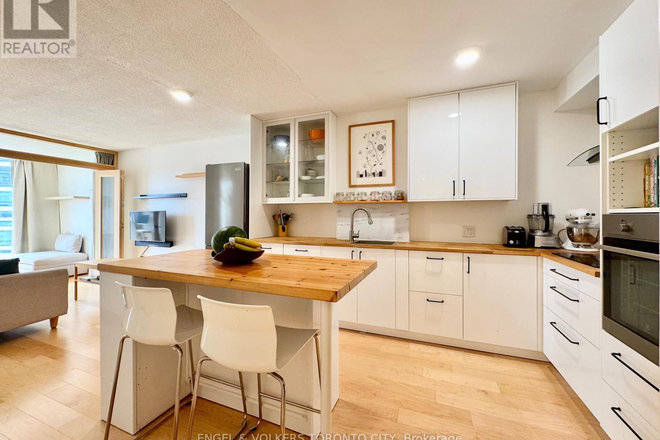 kitchen - Stunning 1+2 accross the street from UofT Campus