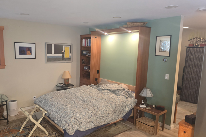 Bedroom, queen Murphy style - Apartment