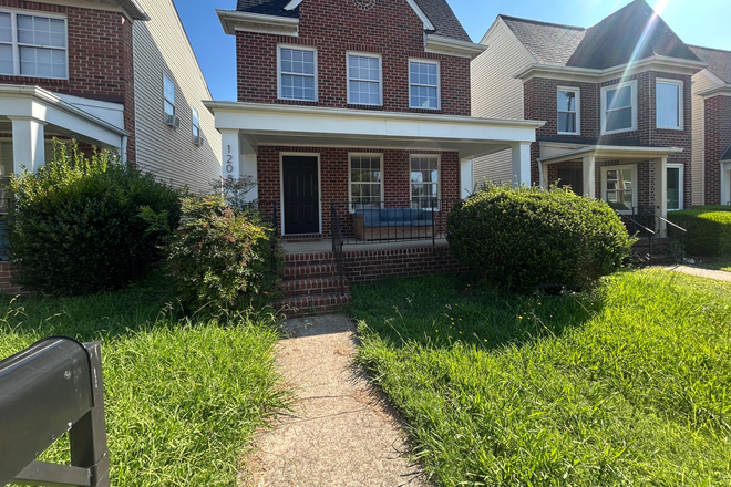 Front Yard - 3 Bedroom house with fenced in yard, utilities included, walkable to campus