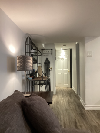 entry - Furnished 1 Bedroom Basement Apartment
