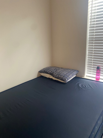 Bed - North 116 Flats B2 (SUMMER SUBLET)