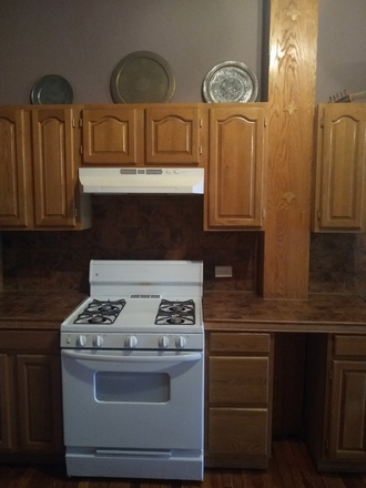 kitchen - Spacious Two Bedroom Apartment -