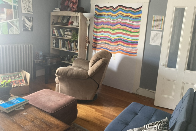 Living room - 2 bedrooms close to Divinity School Apartments