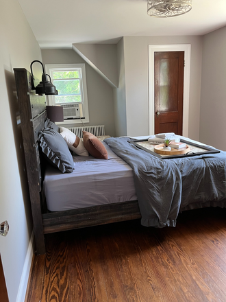 One of Four Bedrooms - 5 Minute Walk to Campus in Quiet Neighborhood House