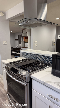 Stainless Steel Stove - Private home on a quiet cul de sac