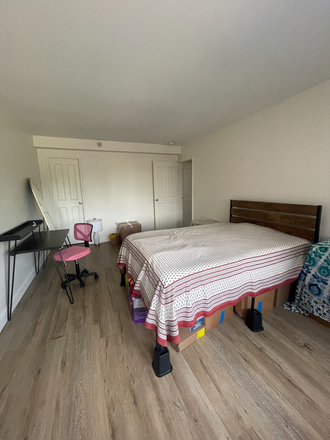 Bedroom - Dexter Park, close to BU campus (looking for one roommate)!