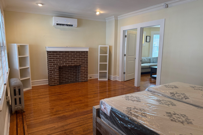 Primary bedroom - Near South Orange Ave and Close to Campus