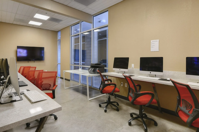 Modern on-site computer lab with spacious workstations—ideal for studying, assignments, and remote work. - URGENT Fall 2026 Lease Takeover – Private Bed/Bath + $500 Incentive