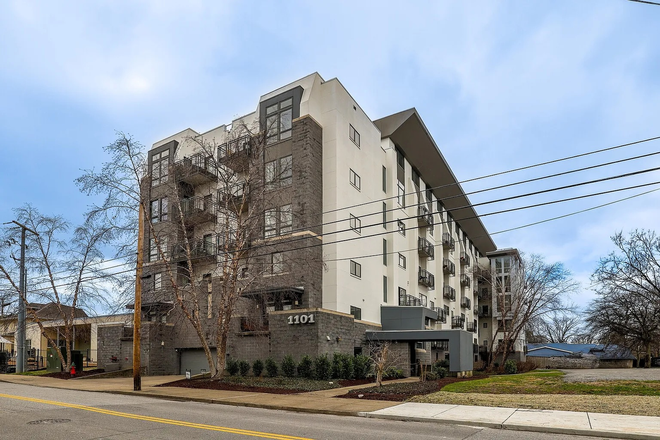 Outside, Front - Searching for roommate for 2 bedroom walking distance from campus Condo