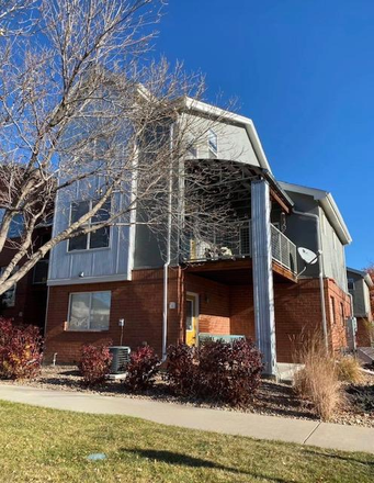 Corner Unit with upper level patio at the corner of Academy Blvd and Syracuse St - Town house for rent - Cafes, restaurants, Lowry Beer Garden and 24HR Fitness a short walk away