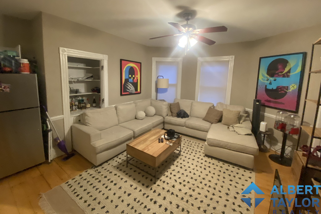 Living Area - Top-Floor 6-Bedroom! Huge Place!!