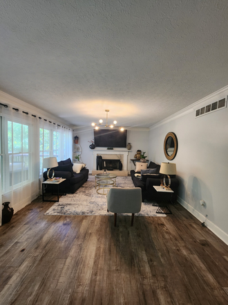 Livingroom - House close to KSU