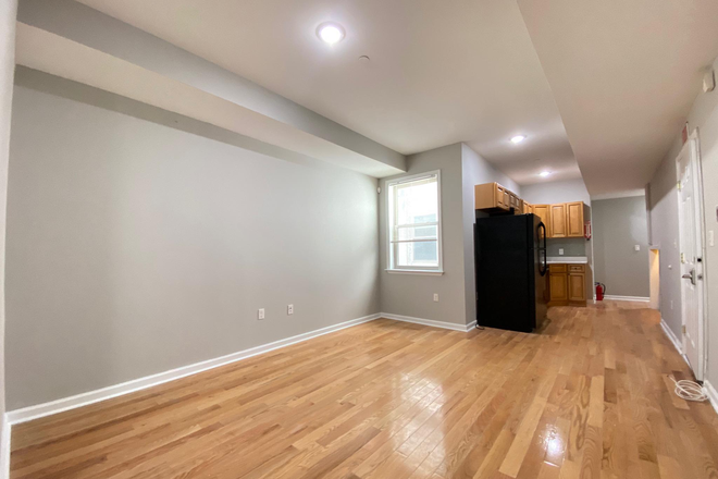 Living room, Kitchen - 1818 N 17th St Unit C Townhome