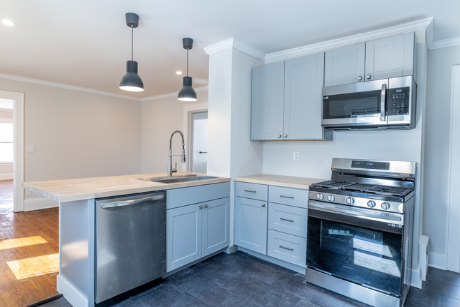 7 - Newly remodeled, close to campus, park, stores. Apartments