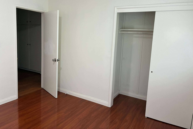Bedroom - SINGLE BEDROOM FOR RENT, VERY CLOSE TO CAMPUS (10 MIN WALK) House