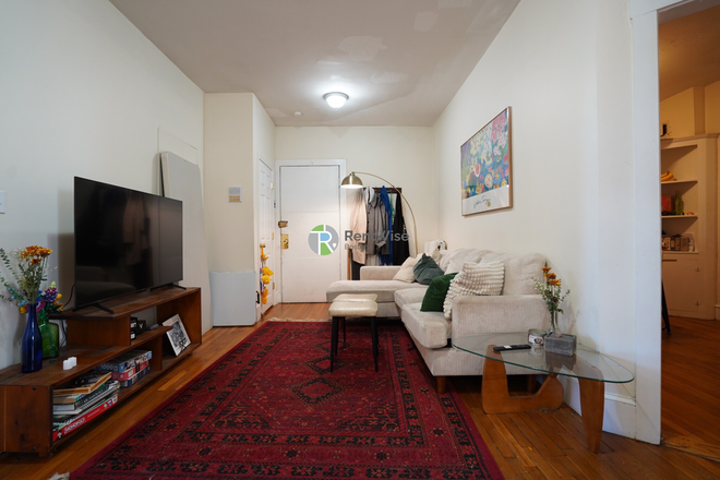 1 - SEPT Brookline 2026-Gorgeous big beds, Student ok! No fee! Next to BU Apartments