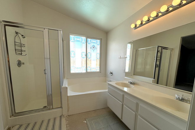 Master Bathroom - Master Bedroom in house near UCR