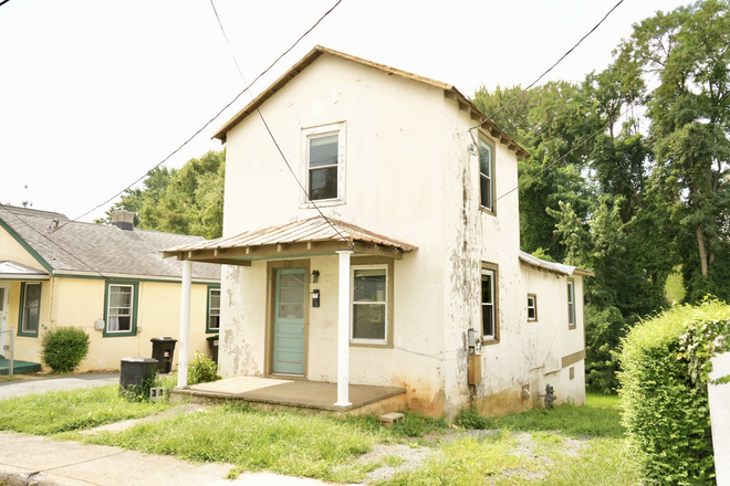Exterior - 1020 Page St - 2 Bedroom Available