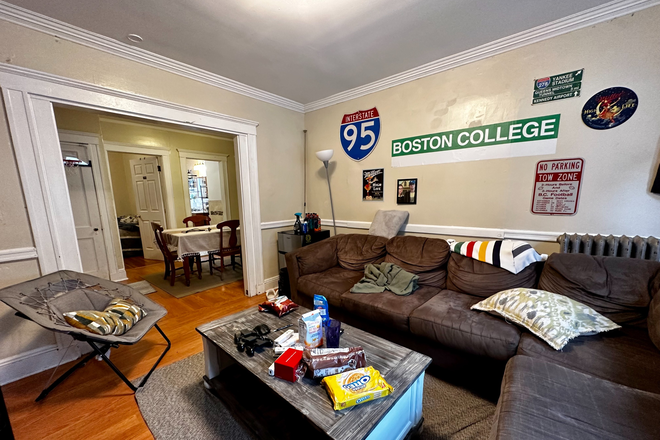 ... - SPACIOUS 4 BED WITH DECKS