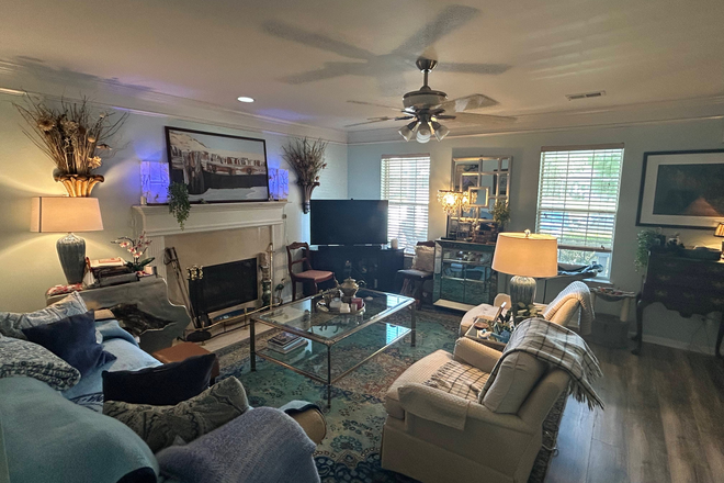 Living room with gas fireplace - Fenwick Commons Townhome