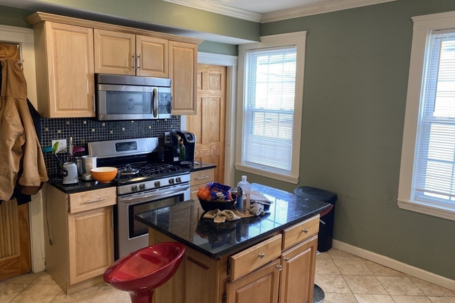 kitchen - Spacious 4 Bed / 1.5 Bath w/ Laundry in Unit!! Available 9/1/26!!
