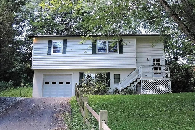 Outside - Quiet House 10 Min from Campus