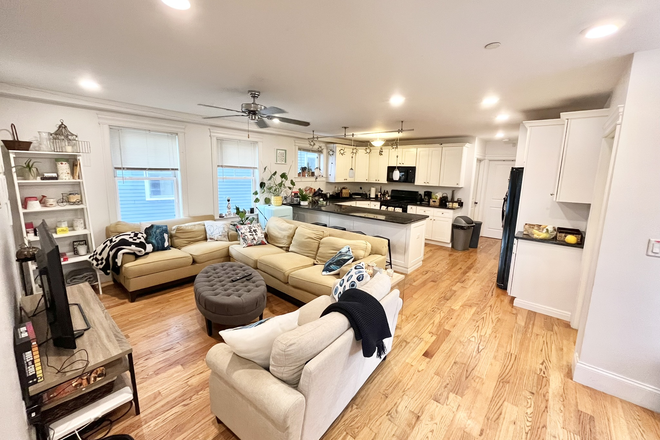 kitchen/living room - *NO BROKERS FEE!* Stunning, Huge 4 Bed/2.5 Bath next to HKBS available 9/1/26! LAUNDRY IN UNIT!