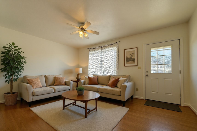 - Spacious Four-Bedroom Home with Loft and Private Fenced Yard – Steps from Downtown Blacksburg