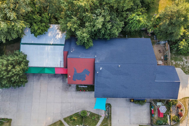 Notice fenced yard, picnic table, umbrella & 2 gates - 11-Miles North of ND $3000 3 bedroom 2.5 garage fenced yard basement safe home