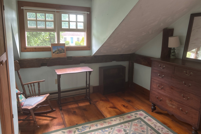 Back part of Bedroom for rent - 1 large Sunny quiet room - 2nd floor room, 18th century farmhouse, close to bike trail