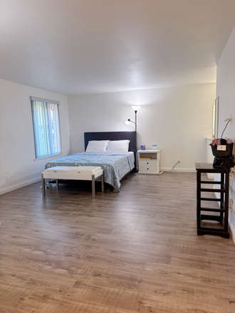 Private bedroom - Private bedroom/Private bathroom/UCI female student/full furnished/Bus 79 in 18 min to UCI/Amazi