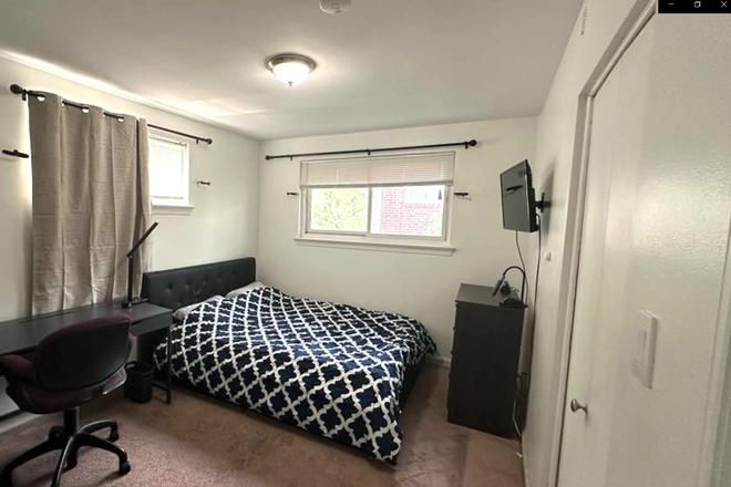 Bedroom - Spacious 5-Room House with Front & Backyard Near UMD